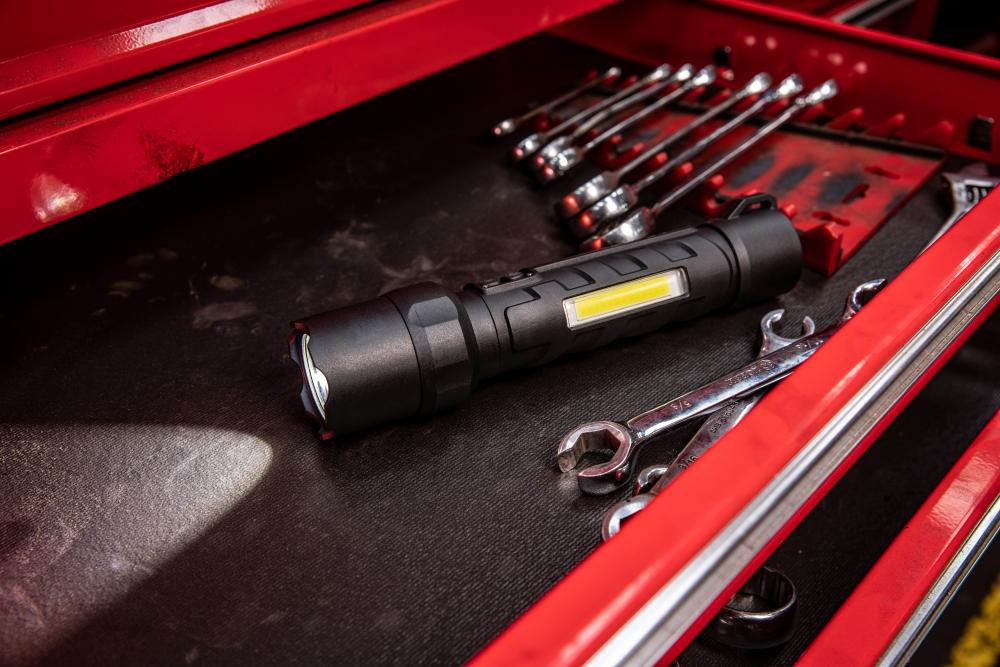 PS700 1590 Lumen Polysteel Multi-Purpose Alkaline Dual Power Flashlight